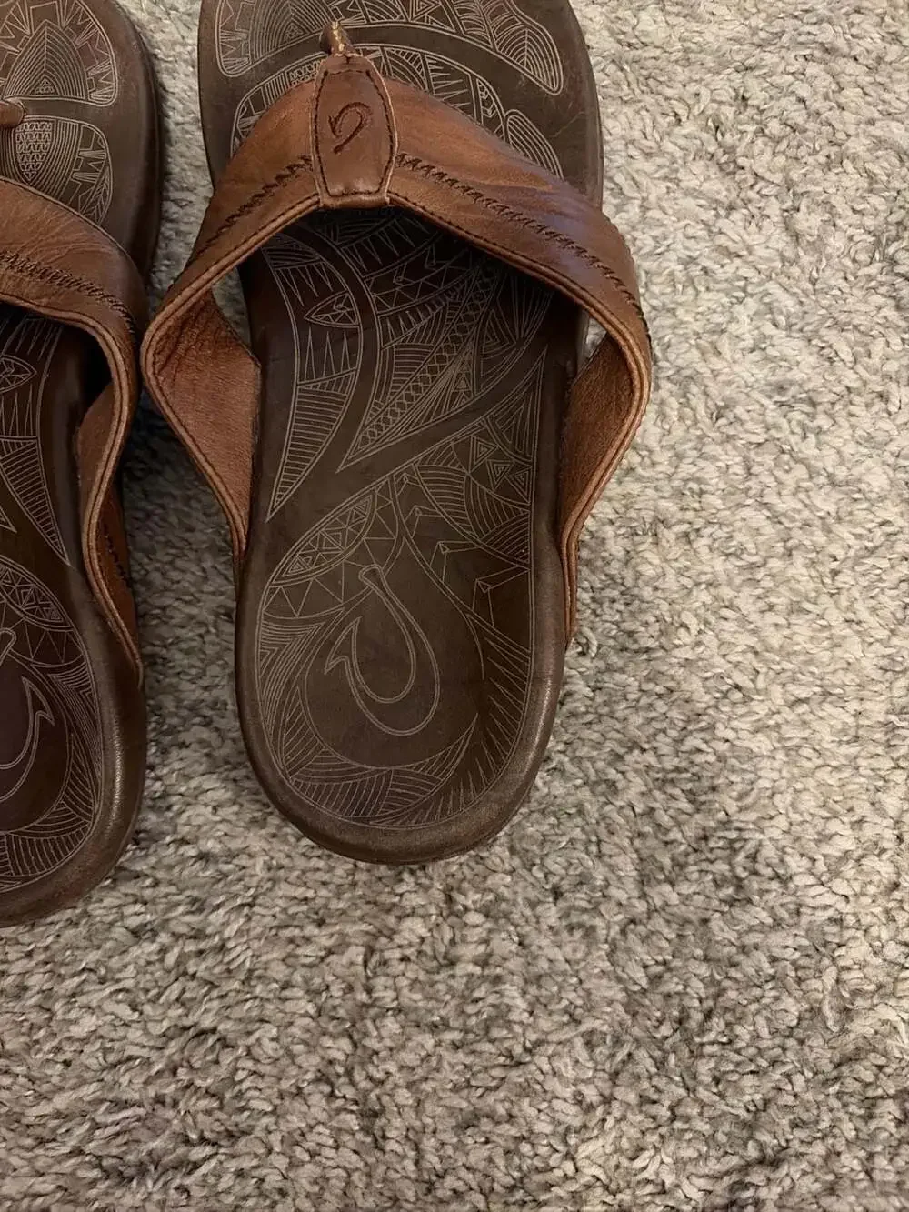 OluKai Hiapo Men's Leather Sandals - Rum/Dark Wood